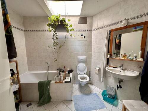 Badezimmer - Etagenwohnung mit 44,00 m&sup2; in Dresden zum Kaufen