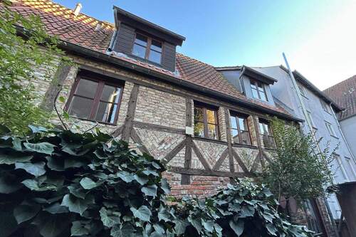 1. OG und DG - 4 Zimmer Einfamilienhaus zum Kaufen in Lübeck