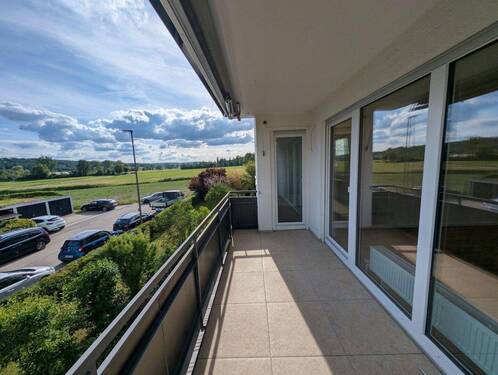 Balkon - Kernsanierte 4-Zimmer-Wohnung in Ortsrandlage - Südbalkon, Feldblick & Garage