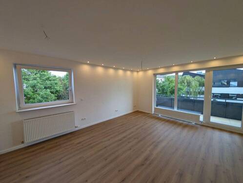 Wohnzimmer - 4 Zimmer Etagenwohnung zur Miete in Leonberg