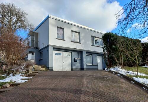 1 - Großzügiges Einfamilienhaus in sehr schöner Wohnlage am Stadtrand von 19412 Brüel zu verkaufen.