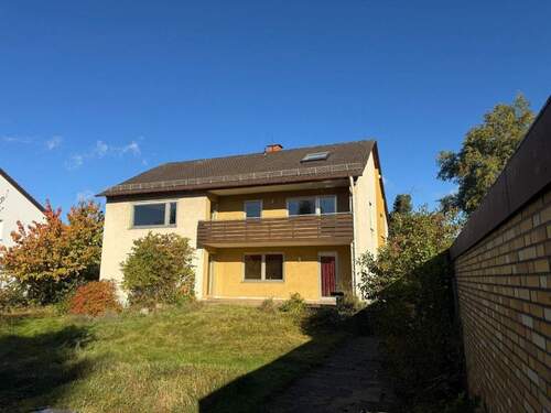 IMG_0859 - Geräumiges Haus in begehrter Nürnberger Lage mit großem Grundstück und Garage.