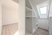 Schlafzimmer mit Ankleide - 