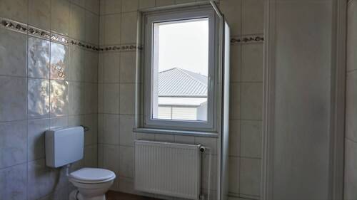 Badezimmer - 8 Zimmer Mehrfamilienhaus, Wohnhaus in Löcknitz