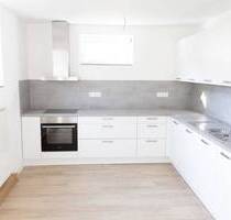 Sanierte 2.5-Zi-Wohnung mit Einbauküche, Terrasse, Garten + Gartenhütte in Waldstetten