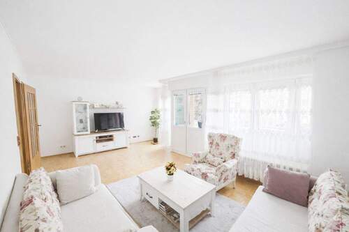 Gemütliches Wohnzimmer - 3 Zimmer Etagenwohnung in Berlin