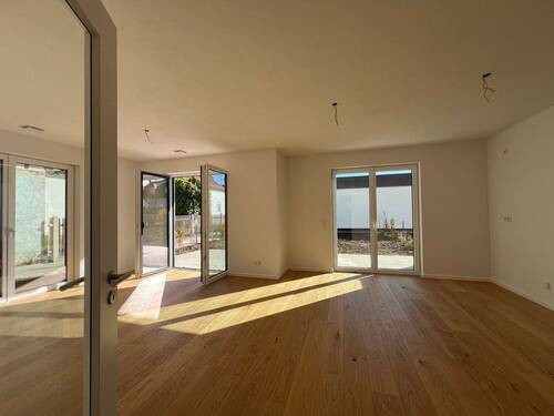 Wohnzimmer + Essbereich - 3 Zimmer Etagenwohnung in München