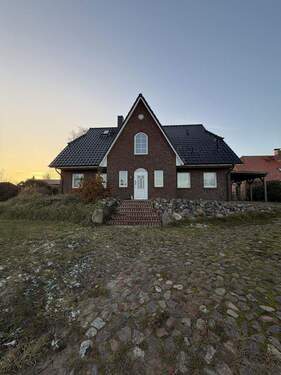 Bild 1 - Stilvoll wohnen: Voll möbliertes Landhaus zur Miete