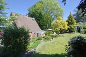 Garten mit Blick zum Haus - 4 Zimmer Einfamilienhaus in Burg