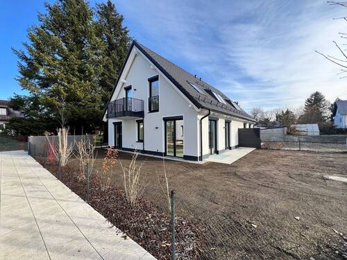 DHH 1 und 2 - Familiengerechte Doppelhaushälfte mit Souterrain-Bereich, Speicher und großem Garten