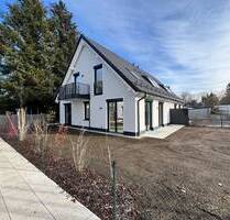 Familiengerechte Doppelhaushälfte mit Souterrain-Bereich, Speicher und großem Garten - München Feldmoching-Hasenbergl