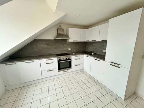 moderne Einbauküche - +++HELLE DG-WOHNUNG MIT MODERNER EBK IM ZENTRUM+++