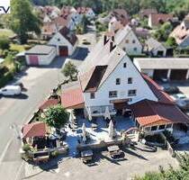 Historisches und gemütliches Mehrfamilienhaus mit profitabler Gastronomie auf ca. 169 m² mit ca. 160 m² Terrasse, 3 Wohnungen und Ausbaufläche im Dach - Burgthann Mimberg