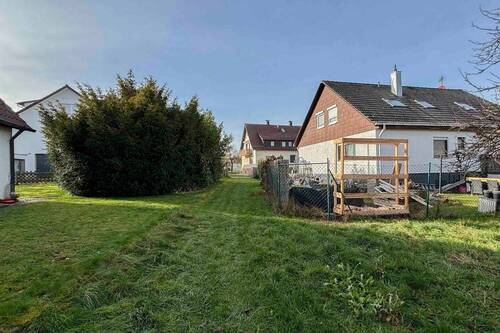 Blick Richtung Straße - Ruhig gelegenes Baugrundstück in familienfreundlicher Sackgassenlage von Bad Liebenzell