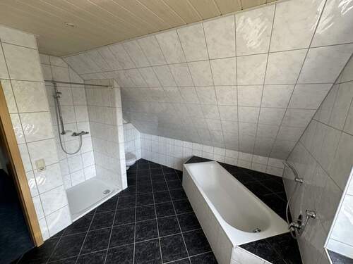 Badezimmer - Einfamilienhaus mit 131,00 m&sup2; in Großenkneten zum Kaufen