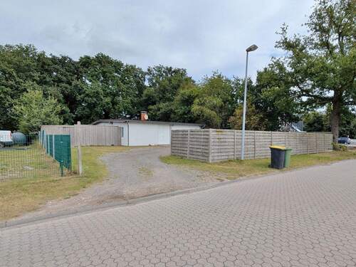 Straßenansicht - 3 Zimmer Mehrfamilienhaus, Wohnhaus in Hude (Oldenburg) / Altmoorhausen
