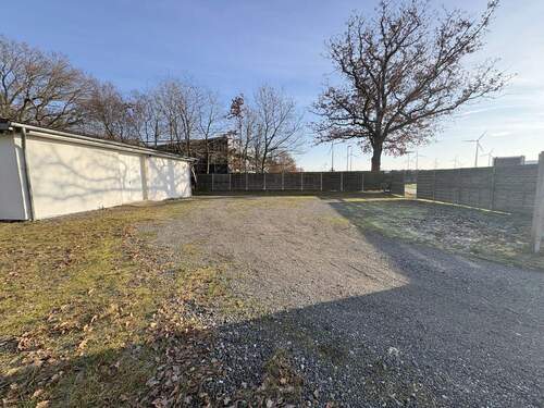 Parkplatz - Mehrfamilienhaus, Wohnhaus mit 88,00 m&sup2; in Hude (Oldenburg) / Altmoorhausen zum Kaufen