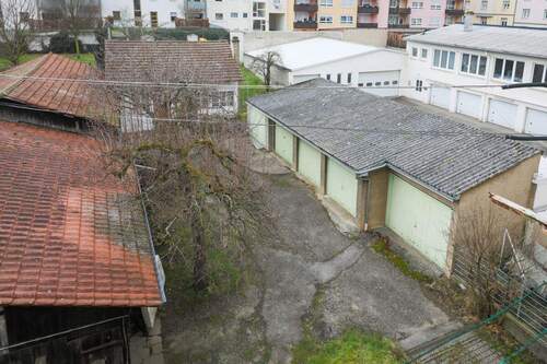 Garage im Hinterhof - 