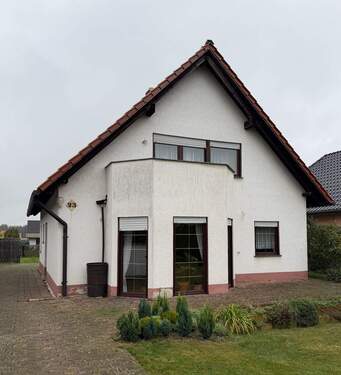 Straßenansicht - großes Einfamilienhaus in Zerbst mit geräumiger Garage und großem Grundstück