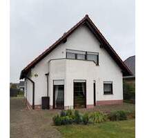 großes Einfamilienhaus in Zerbst mit geräumiger Garage und großem Grundstück - Zerbst/Anhalt