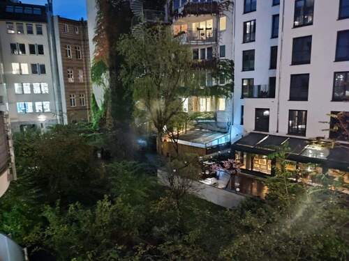 Ausblichk in den ruhigen Hof - 