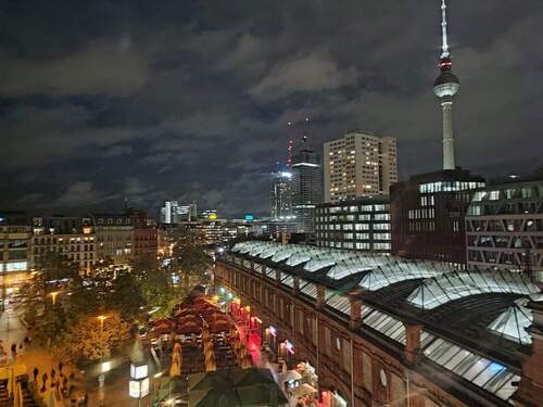 Ausblick vom sechsten Stock - Charmante 3-Zimmer-Wohnung mit Wintergarten direkt am Hackeschen Markt