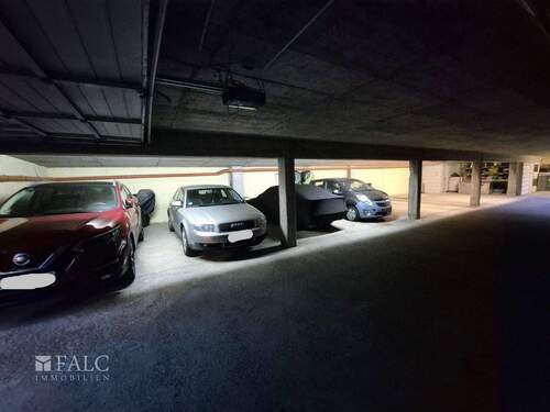 Garagenparkplatz - 