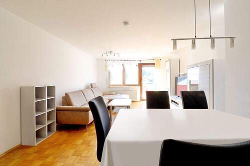 Wohn-/Esszimmer, Blick 2 - 2 Zimmer Etagenwohnung in Neuenstadt am Kocher