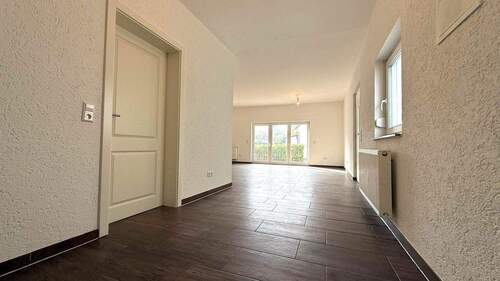 Anbau_Eingang - 8 Zimmer Einfamilienhaus zum Kaufen in Landau