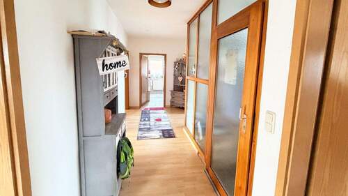 Flur - 4 Zimmer Etagenwohnung in Neumarkt in der Oberpfalz / Rittershof