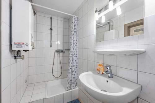 Gemeinschaftsbadezimmer im DG - 