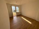 Schlafzimmer mit Zugang zum Balkon - 2 Zimmer Etagenwohnung zur Miete in Bremen