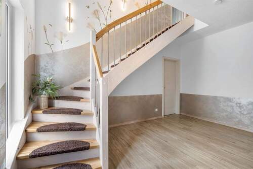 Treppenaufgang zum OG - 