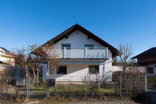 Rosenweg-Außen-5 - Attraktives Zweifamilienhaus - Wohnen, Vermieten oder kombinieren