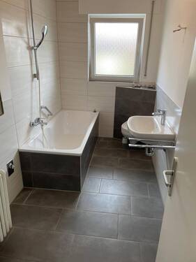 Bad.jpg - Etagenwohnung mit 76,00 m&sup2; in Singen (Hohentwiel) zur Miete