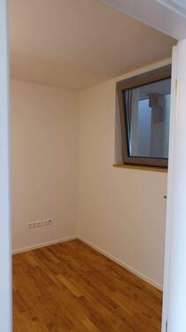 W04 Zimmer re. 2.JPG - 