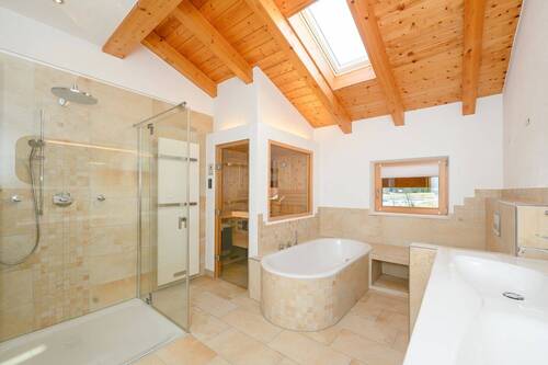 Komfortbad mit Sauna I OG - 