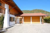 Großzügiger Vorplatz I Doppelgarage - 7 Zimmer Einfamilienhaus zum Kaufen in Wallgau