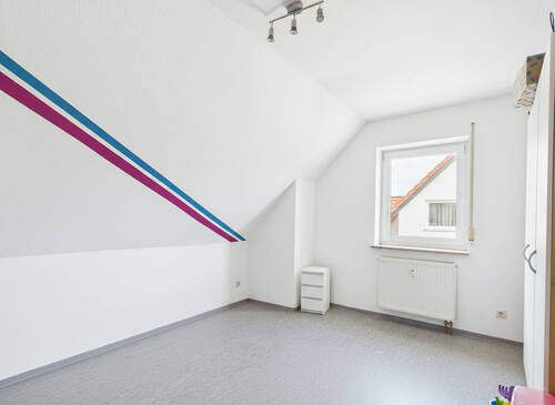 Schlafzimmer DG leer - 