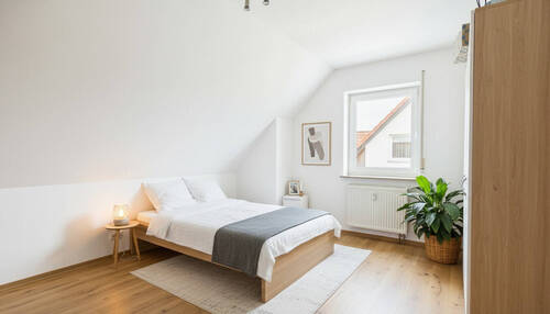 Schlafzimmer DG leer Neu - 