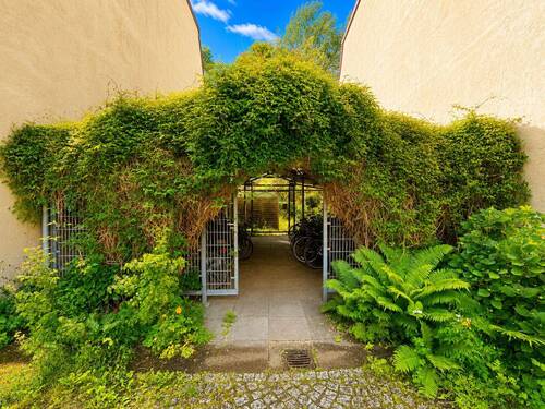 Fahrradstellplätze + Gartenzu - 