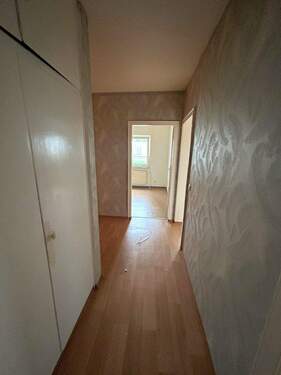 Flur - 4 Zimmer Etagenwohnung zum Kaufen in Siegen