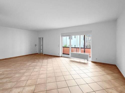 Wohnzimmer mit Balkon - Etagenwohnung mit 111,00 m² in Köln zum Kaufen