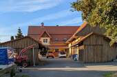 Hof mit 2 Doppelcarports - 