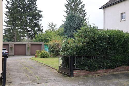 Einfahrt.JPG - Grundstück zum Kaufen in Duisburg