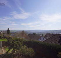 Freistehendes Ein-Zweifamilienhaus mit traumhaftem Ausblick und großem Platzangebot - Gusterath