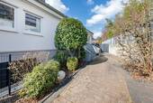 Zugang zum Haus - 6 Zimmer Einfamilienhaus in Geisenheim / Johannisberg
