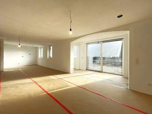 Wohnen/Essen/Küche - 4 Zimmer Etagenwohnung in Lauf