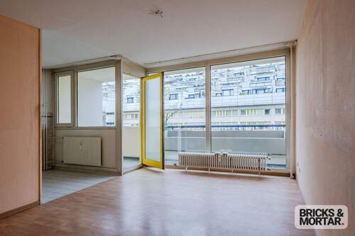 Lichtdurchfluteter Wohnbereich - Bezugsfreie 1-Zimmer-Wohnung mit West-Loggia und Grünblick in Schmargendorf zum Selbstgestalten