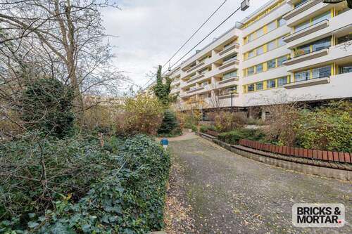 Grüne Oase mit sehr gepflegten Außenanlagen - 